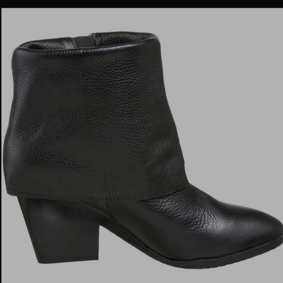 Michael Michael Kors Women's Bassey Boot - Picture 4 of 9